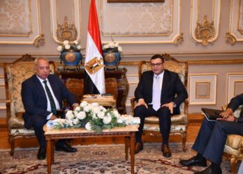 خلال عرضه برنامج عمل الوزارة أمام لجنة الإسكان بمجلس الشيوخ .. وزير الإسكان تنفيذاً لتوجيهات فخامة الرئيس السيسي نعمل على تلبية احتياجات شرائح المواطنين من السكن.. وتحقيق حياة كريمة لهم