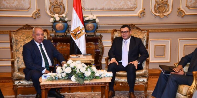 خلال عرضه برنامج عمل الوزارة أمام لجنة الإسكان بمجلس الشيوخ .. وزير الإسكان تنفيذاً لتوجيهات فخامة الرئيس السيسي نعمل على تلبية احتياجات شرائح المواطنين من السكن.. وتحقيق حياة كريمة لهم