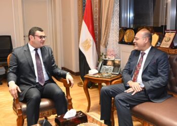 وزيرا الإسكان والعمل يستعرضان سبل تعزيز التعاون المشترك.. ويبحثان شئون العمالة بشركات المياه والصرف وقطاع التشييد والبناء