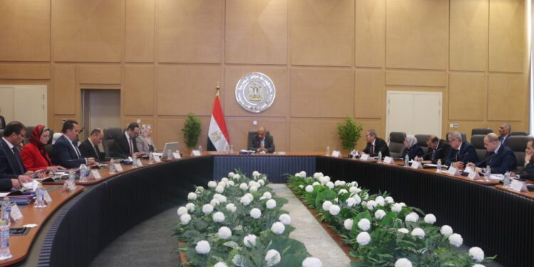 وزير الكهرباء لرؤساء شركات التوزيع على مستوى الجمهورية .. لامجال إلا أن يحصل المشترك على خدمة كهربائية لائقة تتفق مع حجم الإنجاز الذى تم خلال 10 سنوات الماضية