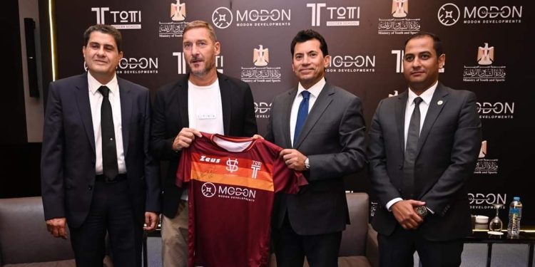 الأسطورة الإيطالية Totti بعد تعاقده مع شركة مدن .. أتمنى فتح المزيد من مدارس الكرة بمصر وأكتشاف مواهب تكمل مسيرتي