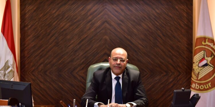وزير العمل يزف بشرى سارة لـ العمالة المنزلية.. التفاصيل الكاملة