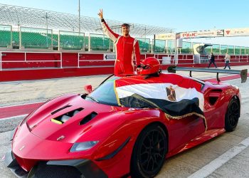 احتفل بنصر أكتوبر بأسطول سياراته الفاخرة ويملك سيارة الوحيدة منها في مصر.. فمن هو محمد حمدي بطل سباقات فيراري؟