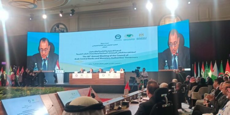 رئيس الوزراء: الظروف الإقليمية الراهنة تستلزم تطوير أساليب السياسة النقدية وعدم إغفال البُعد الاجتماعي