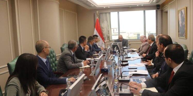 وزير الكهرباء يبحث مع شركة «هواوي الصينية» .. توطين صناعة المهمات ووسائل الاتصال والتكامل بين العدادات لحساب الطاقة وكشف التلاعب فى معدلات الاستهلاك