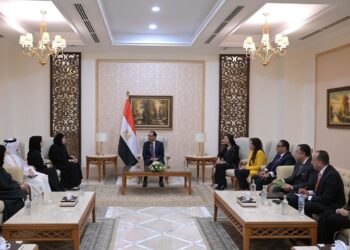 على هامش المنتدى الحضري العالمي في نسخته الثانية عشرة .. رئيس الوزراء يلتقي وزيرة التنمية الاجتماعية والأسرة القطرية