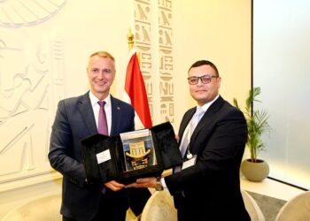 على هامش فعاليات المنتدى الحضرى العالمى .. وزير الإسكان يعرض الفرص الاستثمارية المتاحة بالمدن الجديدة على وزير الاستثمار والتطوير الإقليمي بسلوفاكيا