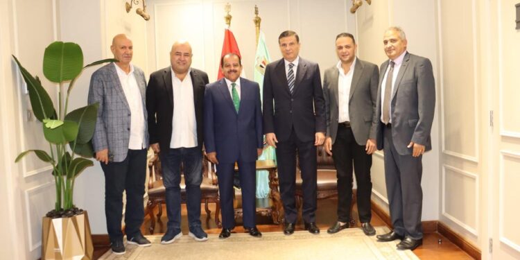 وزير الزراعة يبحث مع نواب البرلمان حل مشكلات المواطنين والمزارعين ومشروعات النفع العام بالمحافظات