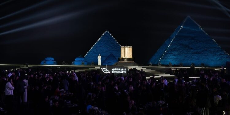 بحضور نجوم الفن والرياضة والاعلام .. حسين الجسمي يتألق في حفل إطلاق مشروع «بن غاطي سكاي رايز» بالأهرامات