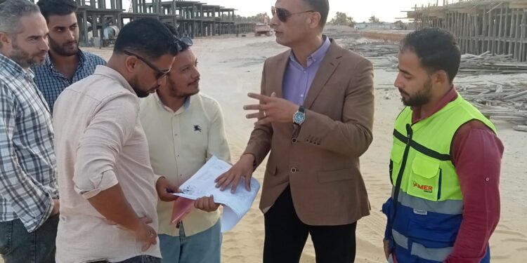 رئيس جهاز تنمية «القطاع الثالث» بالساحل الشمالي يتفقد المشروعات الخاصة بالقرى السياحية