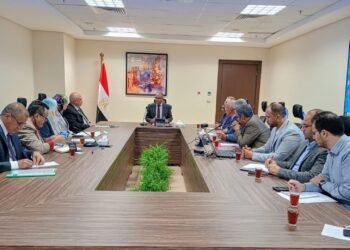 نائب وزير الإسكان يعقد اجتماعاً لمناقشة الاحتياجات المائية بمحافظة البحر الأحمر