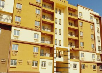 وزير الإسكان: جارٍ تنفيذ أعمال الكهرباء والطرق لـ7080 وحدة سكنية بالمرحلة الثالثة بسكن موظفي العاصمة فى مدينة بدر