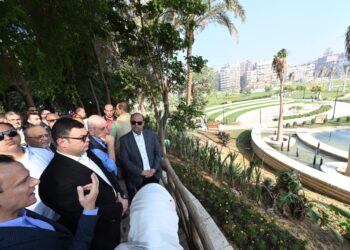 وزير الإسكان يتفقد سير العمل بمشروع تطوير وإحياء حديقة الأزبكية بمحافظة القاهرة