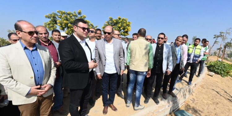 عقب جولته بمشروع تطوير وإحياء حديقة الأزبكية: وزير الإسكان يتفقد الموقف التنفيذى لمشروع «حديقة تلال الفسطاط» فى موقع مركزى بقلب القاهرة التاريخية