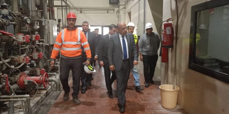 وزير الكهرباء فى زيارة ميدانية لمحطة توليد كهرباء التبين البخارية
