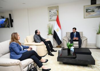 المستشار الاقتصادي «أيمن حامد سليمان» يلتقي وزير الشباب والرياضة لبحث تنفيذ مشروع كبير بالعاصمة الإدارية الجديدة