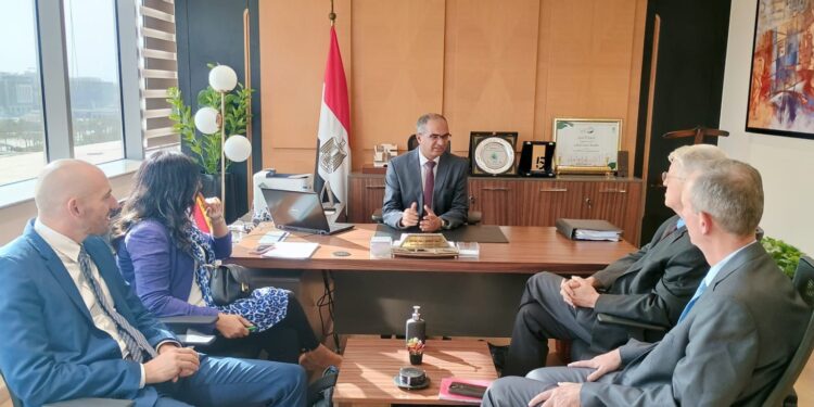 تنفيذاً لتكليفات وزير الإسكان .. نائب وزير الإسكان يُتابع مع مسئولي بعثة البنكين الدولي والآسيوي موقف برنامج خدمات الصرف الصحي المستدامة في المناطق الريفية