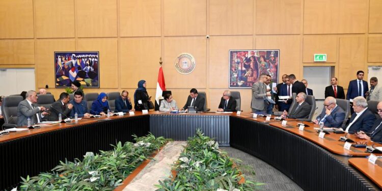 وزير الإسكان يعقد إجتماعه الدوري مع أعضاء البرلمان بمجلسيه «النواب والشيوخ» لبحث مطالب دوائرهم