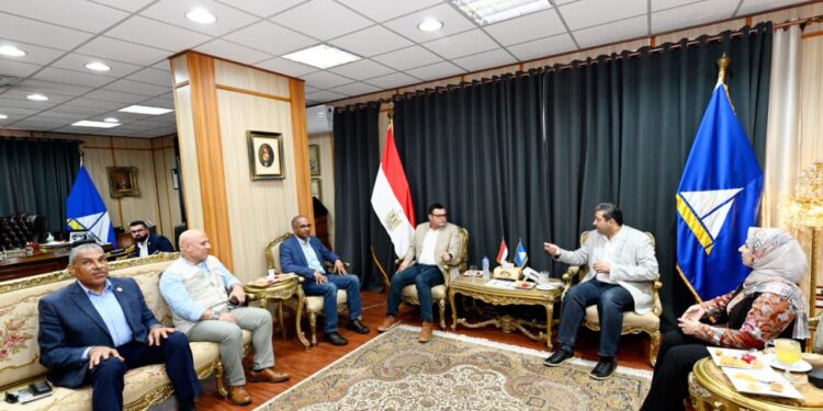 فى مستهل زيارته للمحافظة: وزير الإسكان ومحافظ دمياط يتابعان موقف خدمات مياه الشرب والصرف الصحى والمشروعات الجارية بالمحافظة