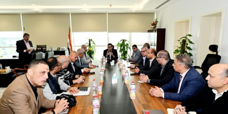 فى اجتماع بمقر جهاز مدينة العلمين الجديدة: وزير الإسكان يتابع موقف تنفيذ المشروعات التنموية المتنوعة بإقليم الساحل الشمالى الغربى