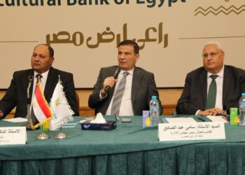 وزير الزراعة يجتمع بمنتجي الدواجن بحضور قيادات البنك الزراعي لبحث الاستفادة من القروض الميسرة في زيادة الطاقة الإنتاجية للمزراع