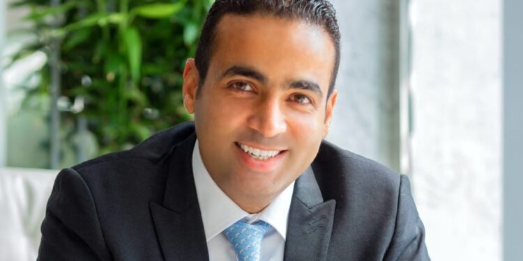 في إحتفالية كبرى أحياها رامي صبري وبوسي .. «أبني للتطوير» تحتفل بتسليم «جريني افينيو» أول كومباوند سكني ذكي بسوهاج الجديدة