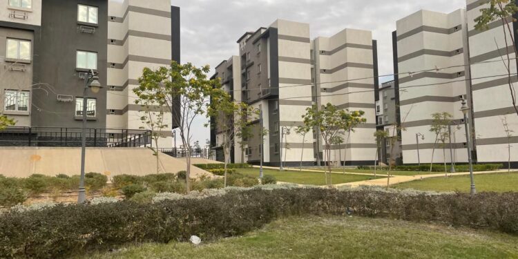 تنفيذاً لتكليفات وزير الإسكان: رئيس جهاز تنمية مدينة بدر يتفقد 4704 وحدات سكنية بالمرحلة الثانية لسكن موظفي العاصمة