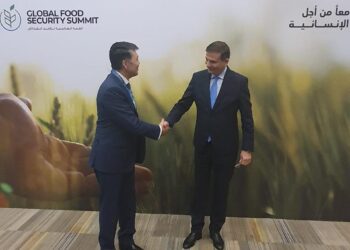 على هامش قمة الغذاء العالمية .. وزير الزراعة يلتقى مع مدير المنظمة الإسلامية للأمن الغذائي وبحث معه آفاق التعاون المشترك
