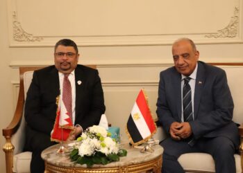 على هامش اجتماعات المكتب التنفيذي للمجلس الوزاري العربي .. وزير الكهرباء يبحث سبل دعم وتعزيز التعاون مع وزير الطاقة البحريني