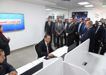 وزير الإسكان ورئيس الهيئة العربية للتصنيع يتفقدان مركز التصنيع الرقمي بمصنع المحركات التابع للهيئة