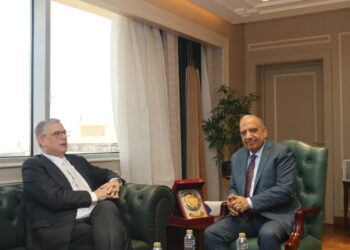 وزير الكهرباء يبحث مع سفير هولندا بالقاهرة تعزيز فرص الشراكة والتعاون فى مختلف المجالات