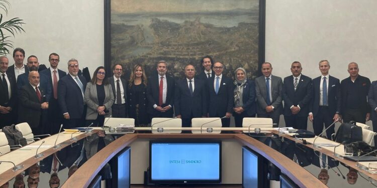 خلال زيارته لدولة ايطاليا .. وزير الصناعة يتفقد عدد من محطات شبكة القطارات السريعة في إيطاليا ويستقل القطار السريع من روما حتى ميلان