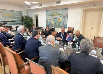 وزير الصناعة و نائب رئيس الوزراء ووزير النقل الإيطالي يشهدان إحتفالية تشغيل خط الرورو المصري الايطالي ووصول أول رحلة من الخط لإيطاليا 