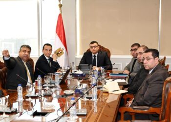 في اجتماعٍ عقده صباح اليوم: «وزير الإسكان» يناقش مقترحات تطوير الأداء وتعظيم الاستفادة من أصول هيئة المجتمعات العمرانية الجديدة