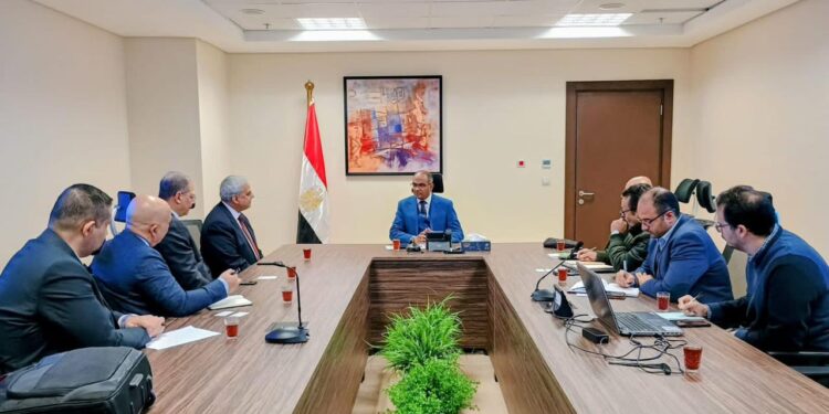 نائب وزير الإسكان يلتقي ممثلي أحد التحالفات العالمية المتخصصة في تنفيذ وتشغيل مشروعات المرافق لبحث أوجه التعاون