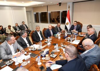 وزير الإسكان يتابع سير العمل بالمشروعات التى تنفذها شركة أبناء حسن علام بمدينة سانت كاترين وعدد من المدن الجديدة