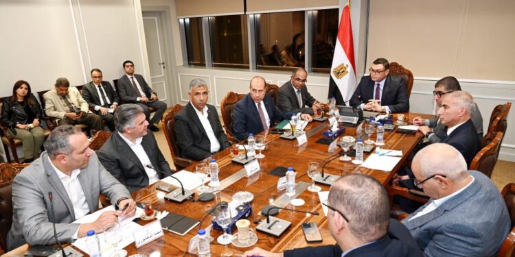 وزير الإسكان يتابع سير العمل بالمشروعات التى تنفذها شركة أبناء حسن علام بمدينة سانت كاترين وعدد من المدن الجديدة