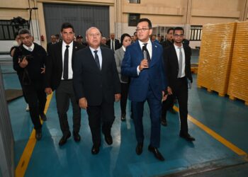 خلال جولته التفقدية لعدد 4 مصانع .. وزير الصناعة يفتتح خطوط إنتاج جديدة بمصنعان بالعاشر من رمضان