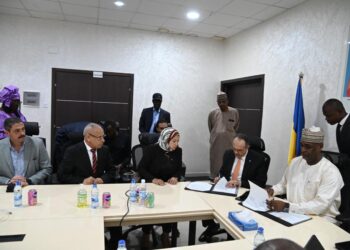 وزير الإسكان يهنىء «المقاولون العرب» على توقيع بروتوكول اتفاق لدراسة الطريق الاستراتيجي تشاد-ليبيا-مصر