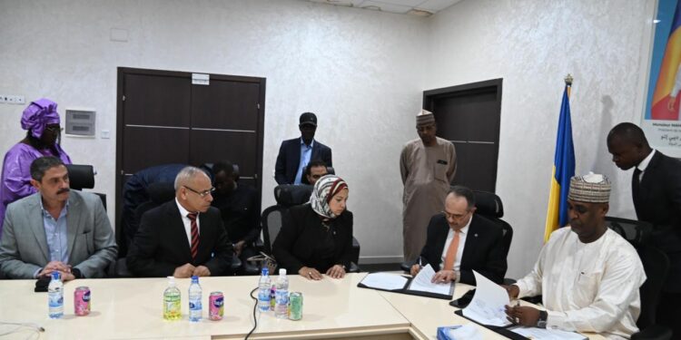 وزير الإسكان يهنىء «المقاولون العرب» على توقيع بروتوكول اتفاق لدراسة الطريق الاستراتيجي تشاد-ليبيا-مصر