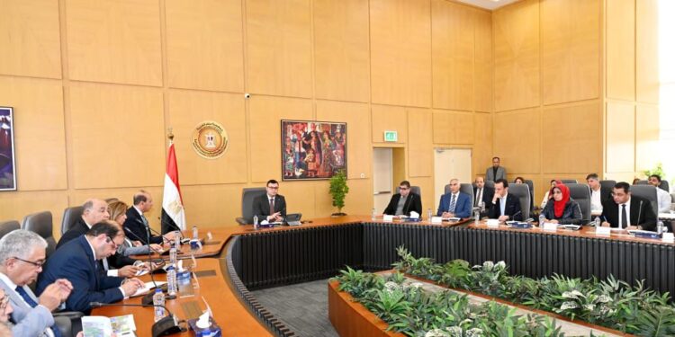 وزير الإسكان يعقد اجتماعاً موسعاً صباح اليوم لمتابعة الموقف التنفيذى لمشروع حديقة تلال الفسطاط