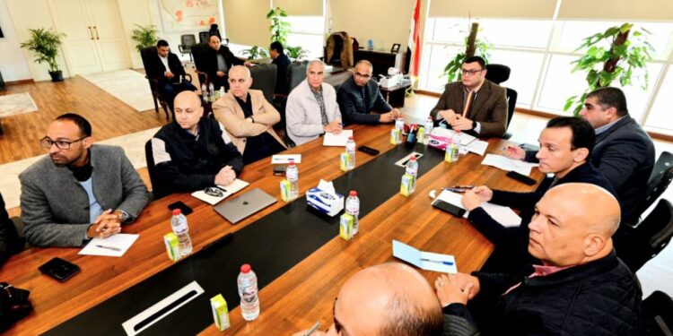 فى اجتماع بمقر جهاز مدينة العلمين الجديدة: وزير الإسكان يتابع موقف تنفيذ المشروعات التنموية المتنوعة بإقليم الساحل الشمالى الغربى