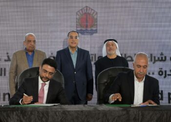 على هامش الاحتفال بتدشين محطة أبيدوس بأسوان: «رئيس الوزراء» يشهد مراسم توقيع اتفاقيتين لتنفيذ مشروع محطة رياح بقدرة 500 ميجاوات بخليج السويس باستثمارات 600 مليون دولار
