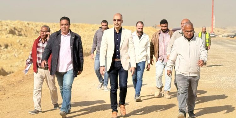 بهدف إتاحة العديد من الفرص الاستثمارية: وزير الإسكان يُتابع معدلات تنفيذ مشروعات الطرق والمرافق بمساحة 16 ألف فدان بامتداد مدينة القاهرة الجديدة