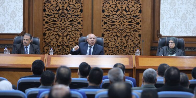 وزير الصناعة يبحث مع محافظ ومستثمري الشرقية الموقف التنفيذي و تحديات المناطق الصناعية بالمحافظة وسبل حلها