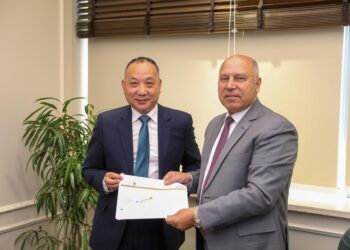  وزير الصناعة يلتقي رئيس شركة «شين فينج إيجيبت الصينية» لبحث مستجدات خطة إنشاء مجمع صناعي متكامل يضم 9 مصانع بإجمالي استثمارات 1,65 مليار دولار