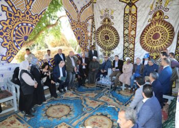 في مستهل زيارته للمحافظة.. وزير الزراعة يتلقي مزارعي قرية البغدادي بالأقصر