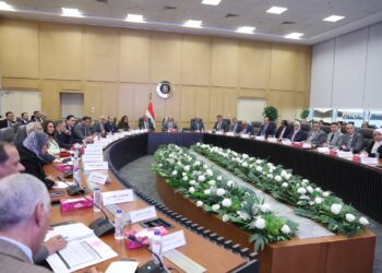 وزير الصناعة يترأس الاجتماع الثالث عشر للمجموعة الوزارية للتنمية الصناعية