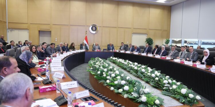 وزير الصناعة يترأس الاجتماع الثالث عشر للمجموعة الوزارية للتنمية الصناعية