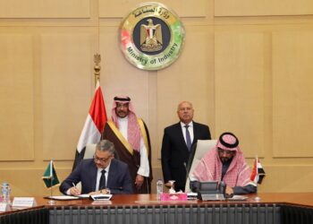 وزير الصناعة والنقل يلتقي نظيره السعودي لبحث سبل تعزيز أطر التعاون والتكامل الصناعي بين مصر والمملكة السعودية